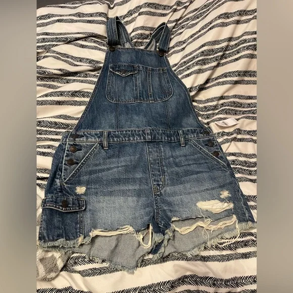 American Eagle Tomgirl Shortall - Picture 2 of 5